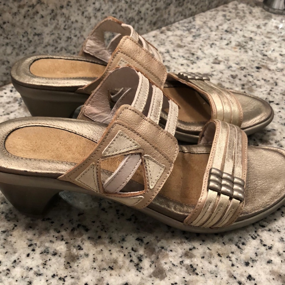 Naot Sandal in Champagne